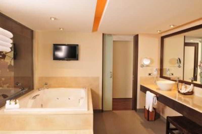 Hotel Dreams De Los Volcanes Puerto Varas Ruang foto